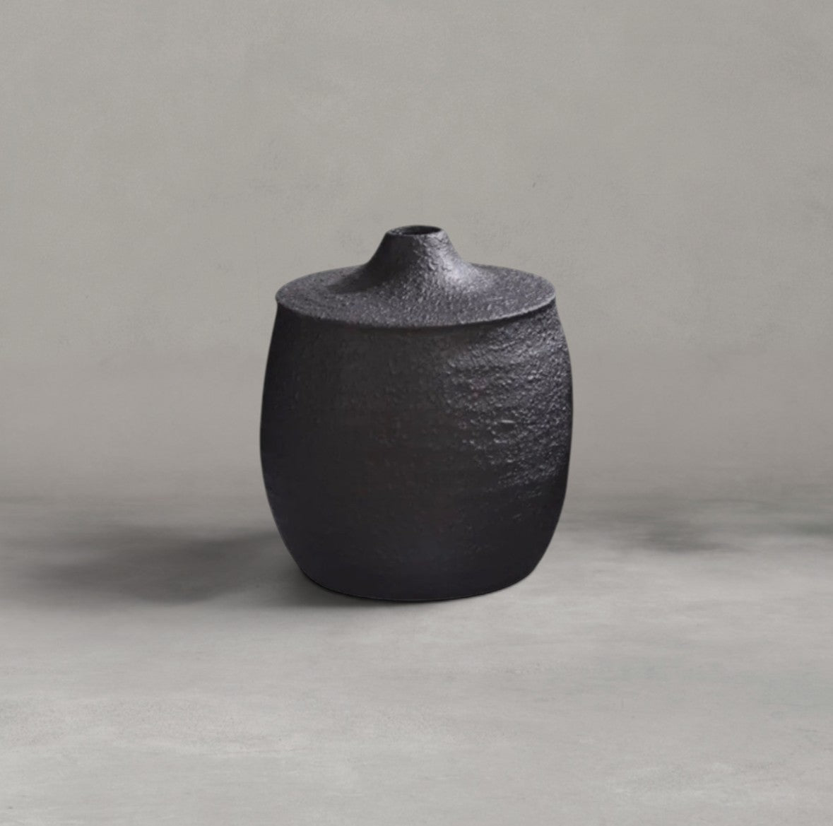 Kuro Vase | Medium